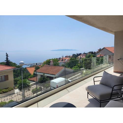 Premium apartment with beautiful sea view, short walk to the sea