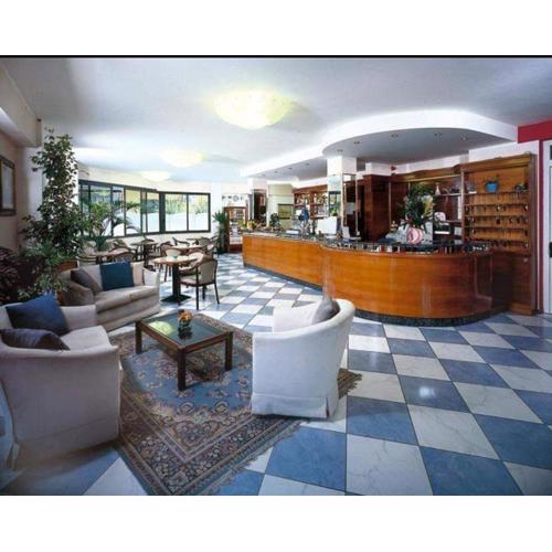 President Pool & Room