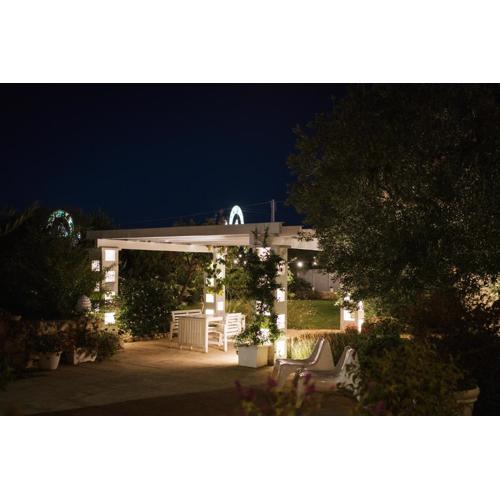 Prestigiosa villa con piscina condominiale