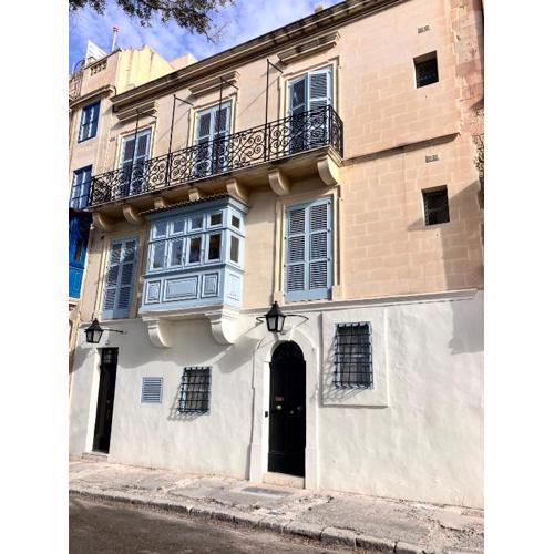 Prestigious Pied a Terre Wignacourt with views