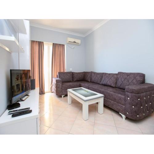 Pretty apartment near Uji Ftohte beach