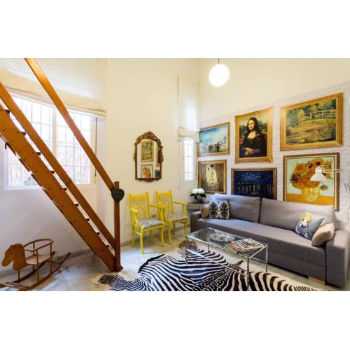 PRETTY DUPLEX IN BOHEMIAN DISTRICT-CITY CENTER