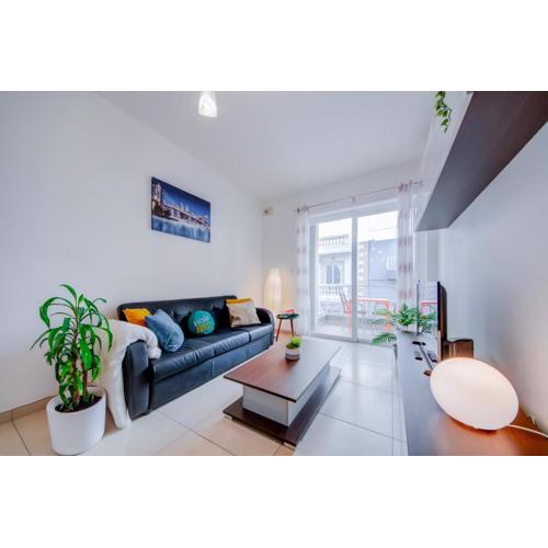 Prime Location, Modern Apartment in St Julian\