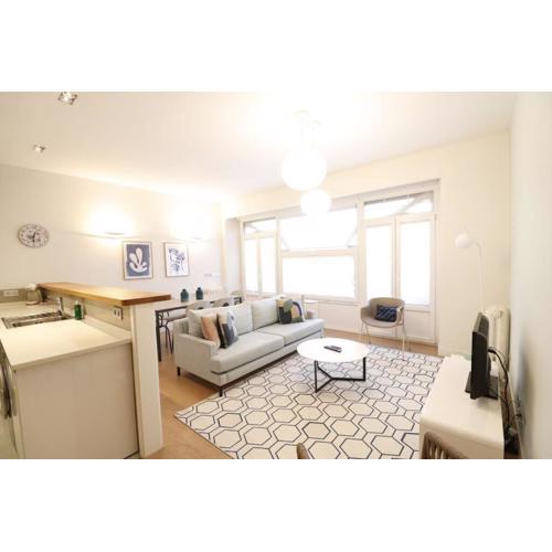 Prime Location Modern Stay