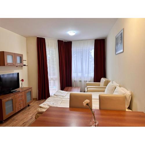 Prime location one bed apartment with hydro bath in Royal Plaza