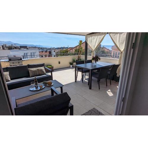 Prime Location Penthouse apt with a large terrace