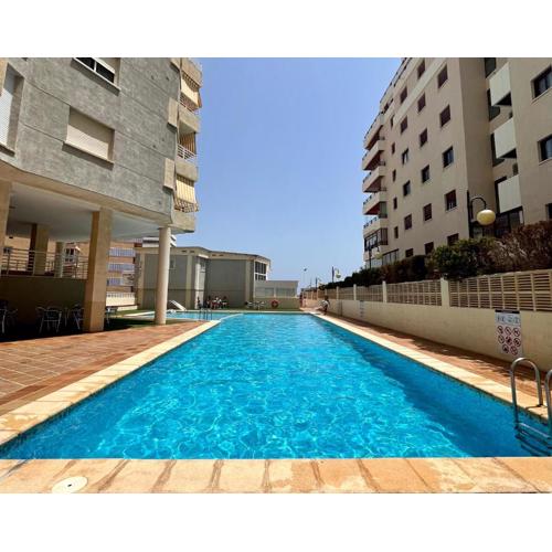 Primera línea con piscina en Calpe