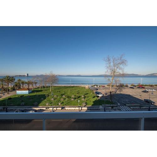 Primera Linea de Playa Samil Costa con Garaje Incluido