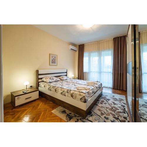 Primorski 2bdrm Central Apartment