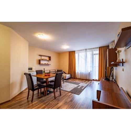 Primrose Apartment with Free Parking