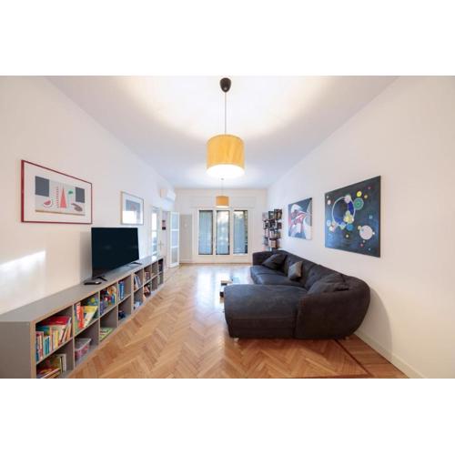 Principe di Piemonte apartment 10m Venice 6 guests