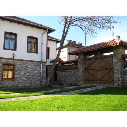 Private 4BR-2BA guest House Dryanovo with Pool and FREE Parking