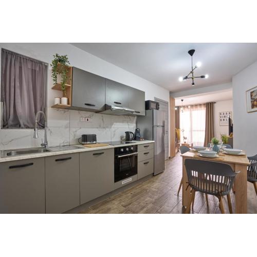 Private Apartment minutes to Sliema Malta, 2 AC\