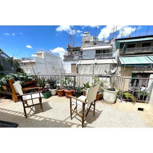 Private Athens Flat with 2 sunny balconies & Super King bed