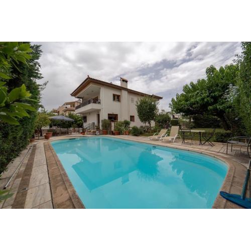 Private Entire Villa in Alimos