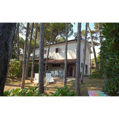 Private fenced garden house at 300mt from Lignano Pineta beach