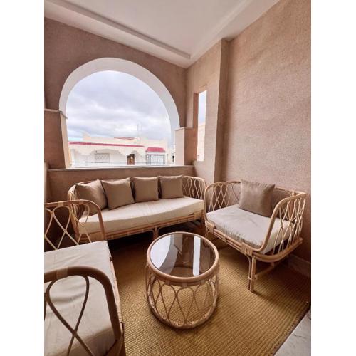 Private floor of a villa - 10 min to airport