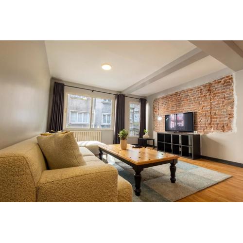 Private Fourlex House with Central Location