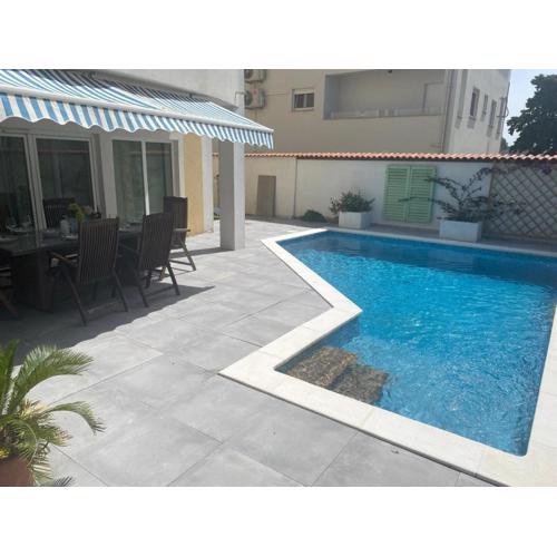 Private pool 2 rooms