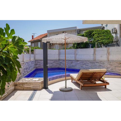 PRIVATE POOL 5 stars apartment