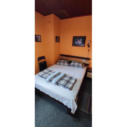 Стаи за гости ОРЕХА Троян Private rooms Oreha