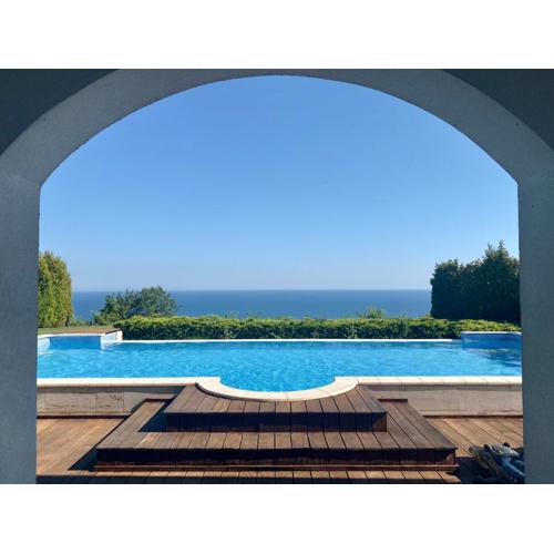 Private seaview villa in BlackSeaRama - 1st line