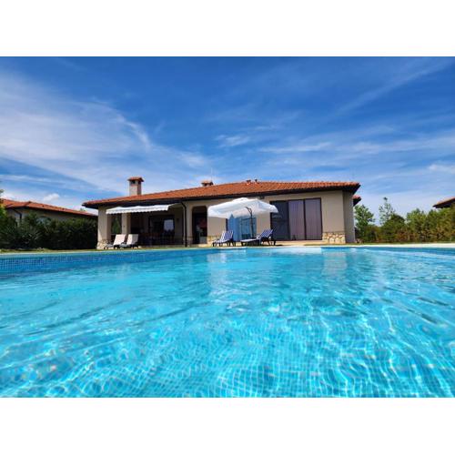 Private Villa 102 with heated pool in BlackSeaRama
