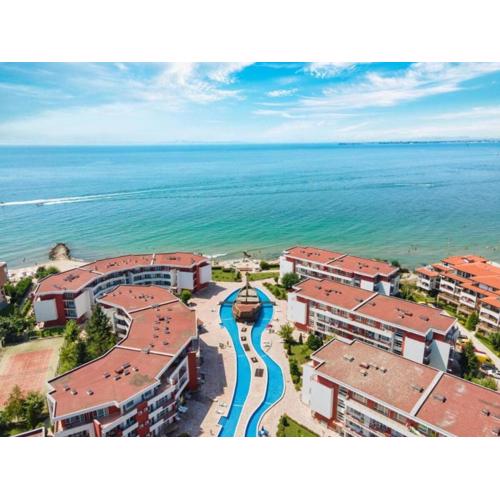 Privelidge Big pool and sea first floor