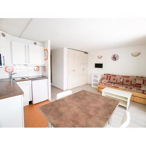 Proche commerces et pistes · Appartement lumineux avec balcon · 2 pièces pour 6 personnes - FR-1-502-503
