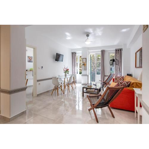 Psiri gem from In Vivo Apartments- Spacious 1st floor Apartment with Balcony in Athens\