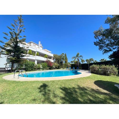 Puente Romano Bright apt Terrace, Pool & Garden View