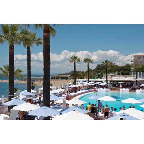 puerto banus beach/alcazaba