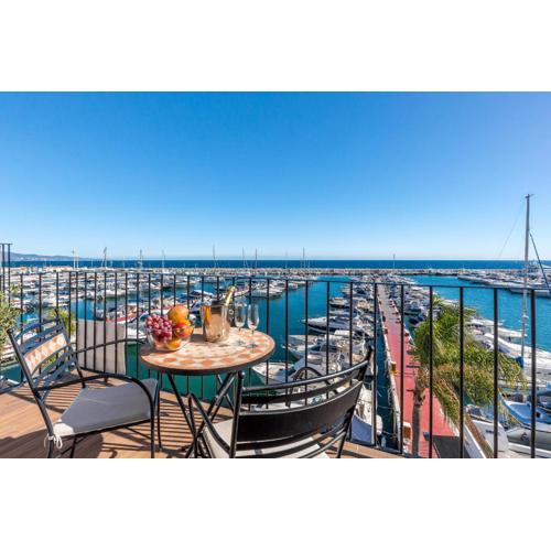 Puerto Banus first line with sea and Marina views