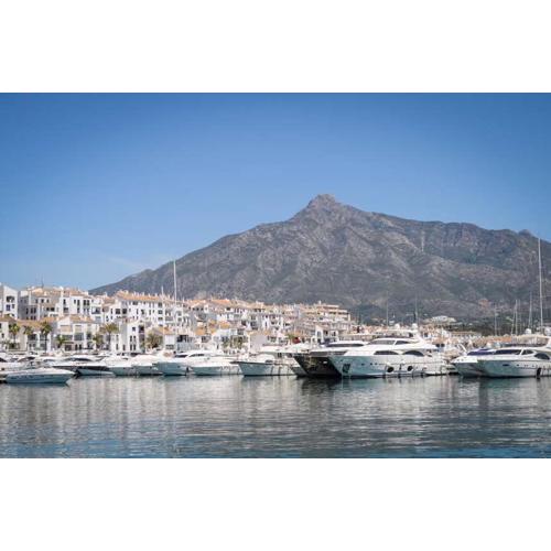 Puerto Banús Piso con Piscina, garaje y padel