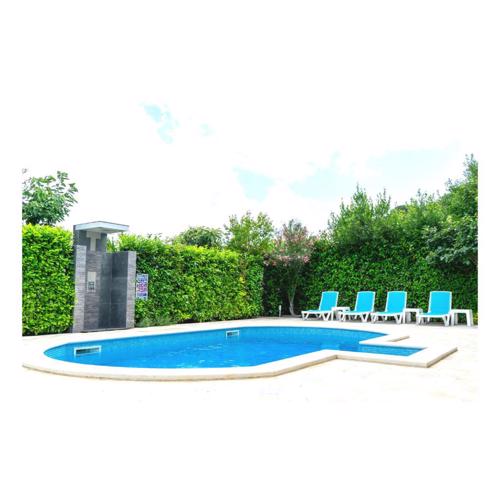 Pula Pool Retreat