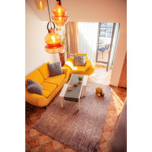 Pumpkin Spiced Suite with Own Parking and Office Setup