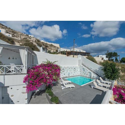 Pyrgos 3-Bed Villa Sleeps 8 with Pool and AirCon