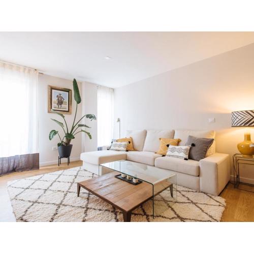 Pz triana amplio, moderno y luminoso apt 2d 2b