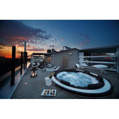 Q Hotel