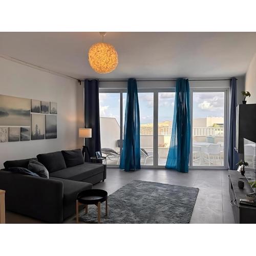Qawra Penthouse - Spacious Sleeps 5