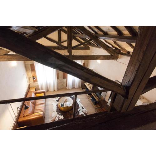 QFlats Chic Retreat Loft with Private Terrace