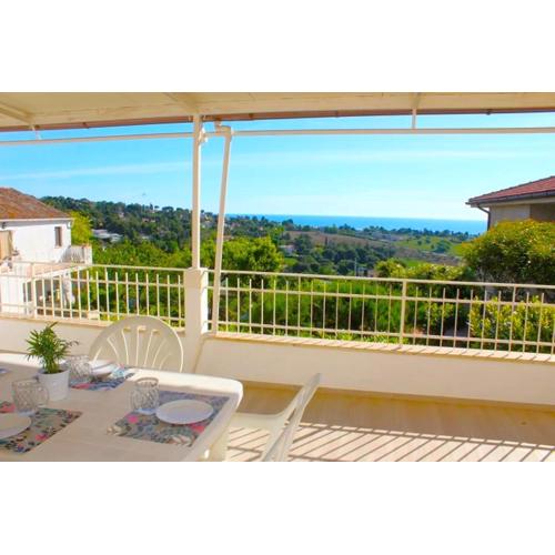 Quadrilo Mauro, cielo terra con terrazza vista mare