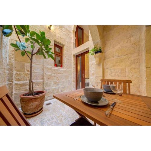 Quaint TownHouse in Cospicua