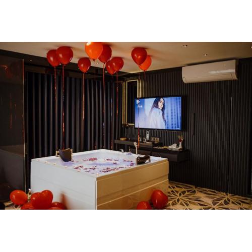 QUALA HOTELS & LOUNGE