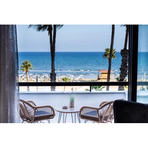 Quattro Beachfront Sea View Ap 206