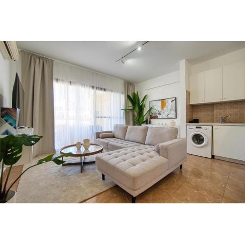 Queen Gardens 212