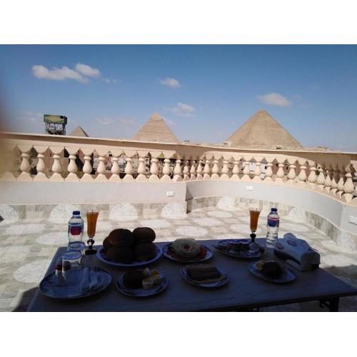Queen Pyramids View Inn
