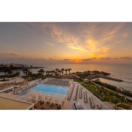 Queens Bay Hotel