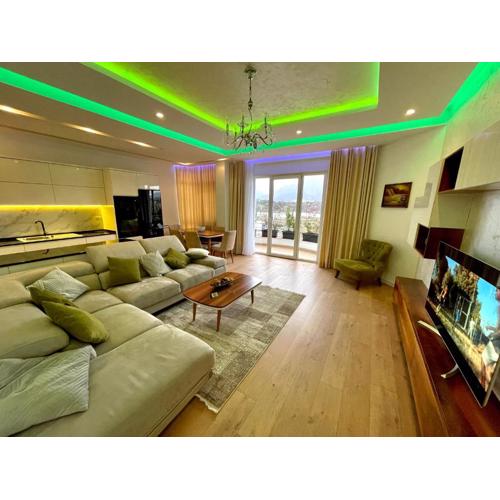 Queen’s Luxury Apartments Lake