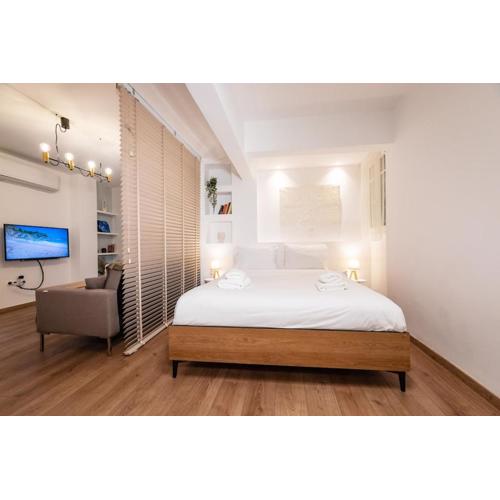 Quiet Apartment with a Garden at Exarcheia
